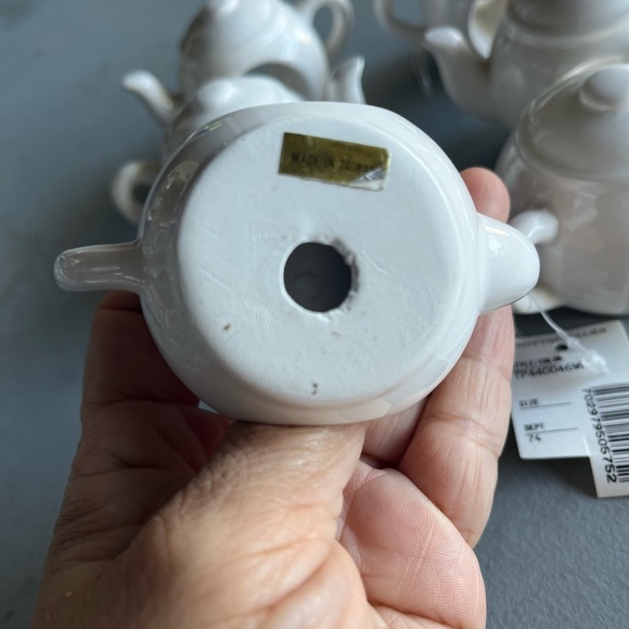 Set of  vintage White Ceramic Teapot Napkin Rings - Picture 6 of 6